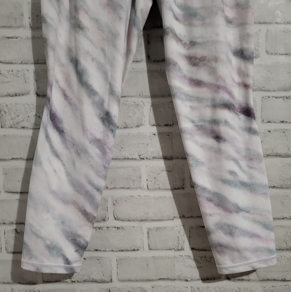 EUC Athleta Salutation Stash Pocket II 7/8 Tight White Marble size L - Picture 5 of 10